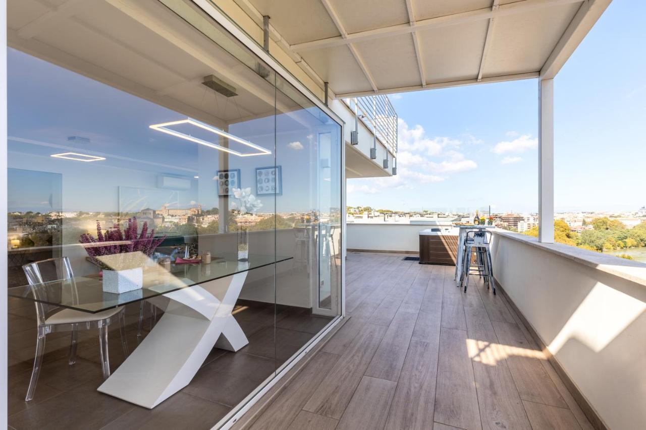Penthouse With A Panoramic Rooftop In Trastevere With Seasonally Jacuzzi 罗马 外观 照片