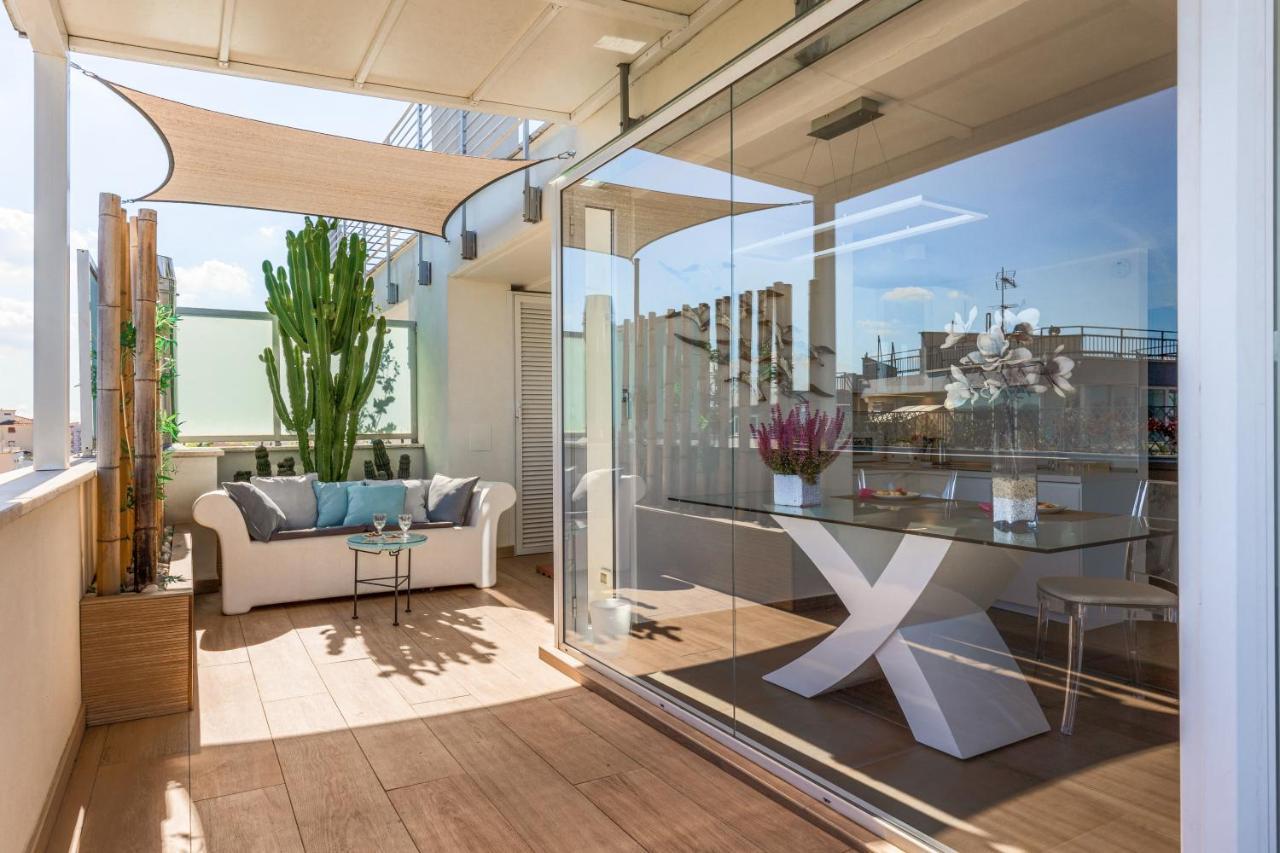 Penthouse With A Panoramic Rooftop In Trastevere With Seasonally Jacuzzi 罗马 外观 照片