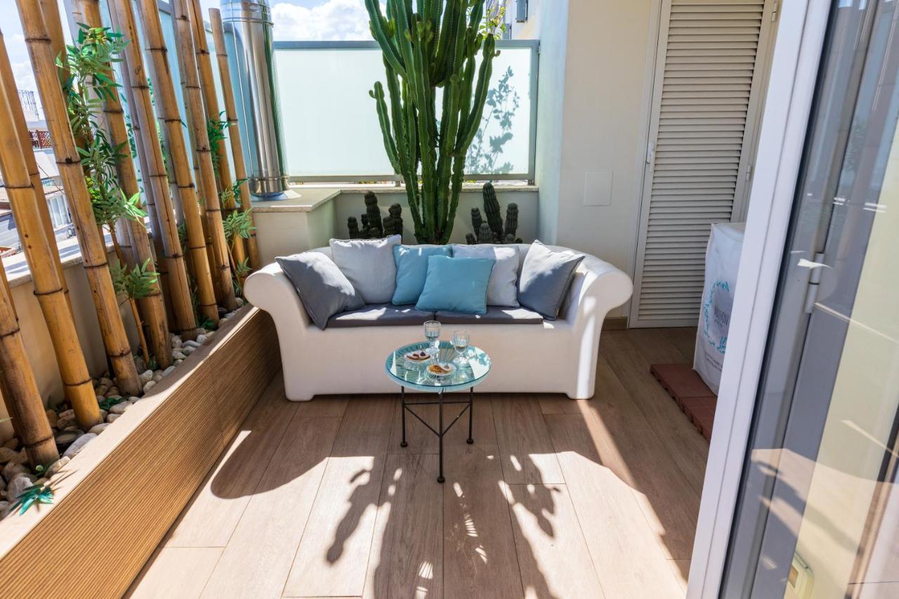 Penthouse With A Panoramic Rooftop In Trastevere With Seasonally Jacuzzi 罗马 外观 照片