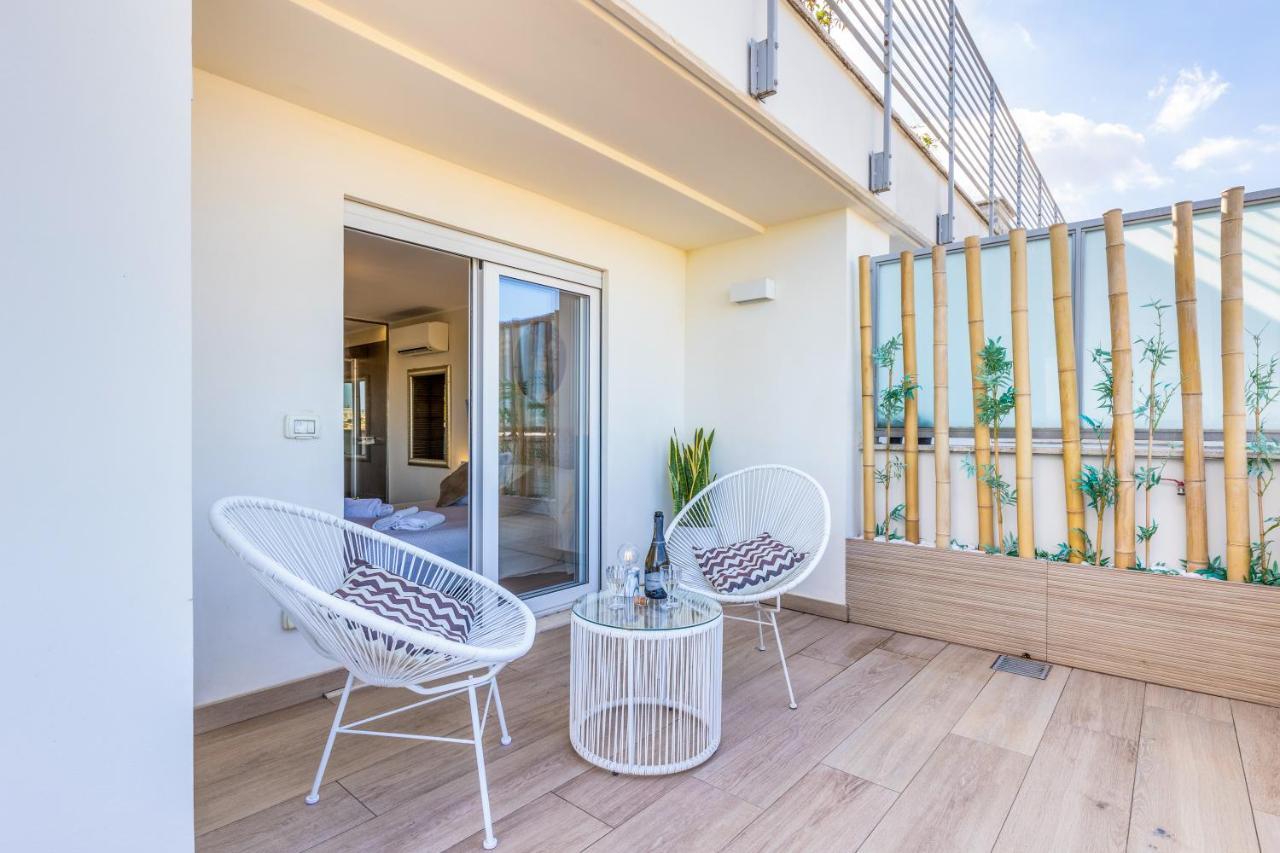 Penthouse With A Panoramic Rooftop In Trastevere With Seasonally Jacuzzi 罗马 外观 照片