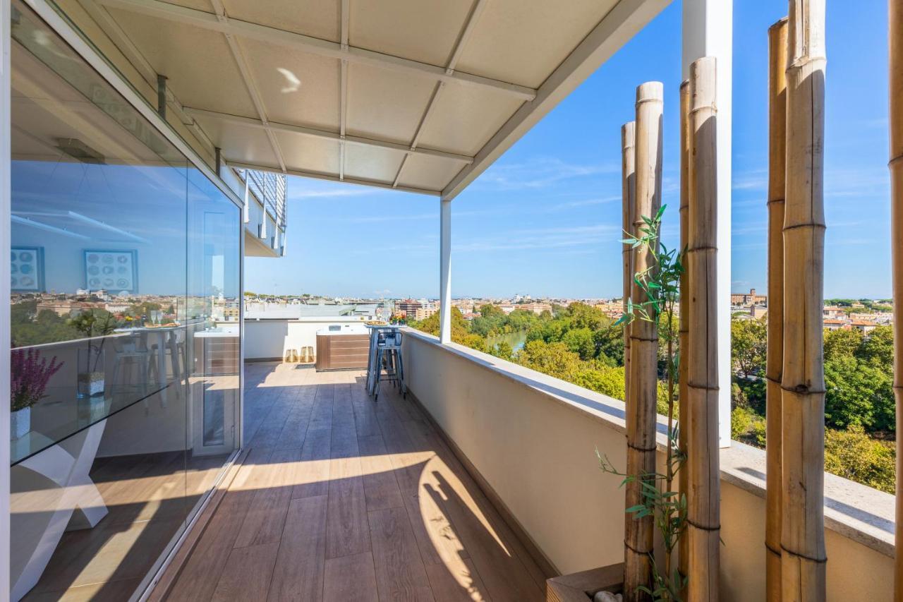 Penthouse With A Panoramic Rooftop In Trastevere With Seasonally Jacuzzi 罗马 外观 照片