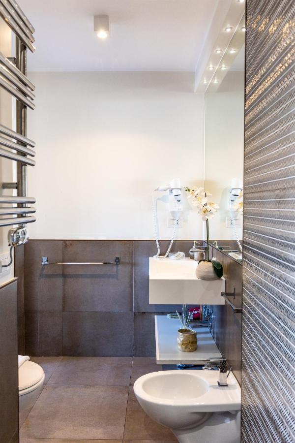 Penthouse With A Panoramic Rooftop In Trastevere With Seasonally Jacuzzi 罗马 外观 照片