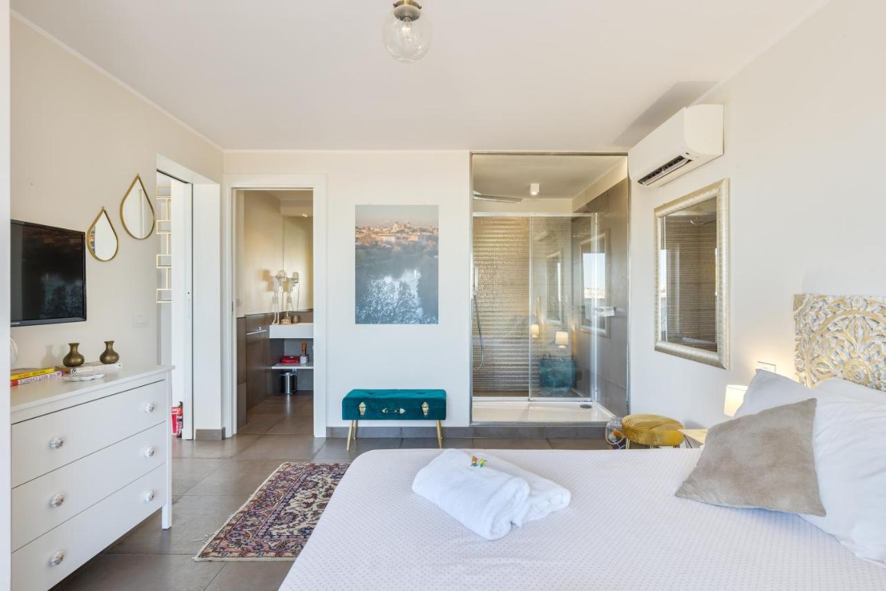 Penthouse With A Panoramic Rooftop In Trastevere With Seasonally Jacuzzi 罗马 外观 照片