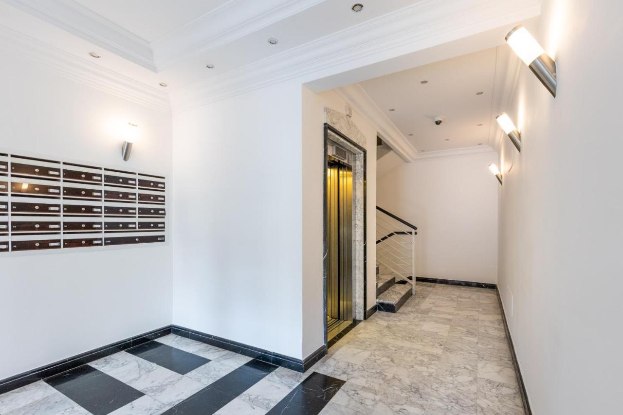 Penthouse With A Panoramic Rooftop In Trastevere With Seasonally Jacuzzi 罗马 外观 照片