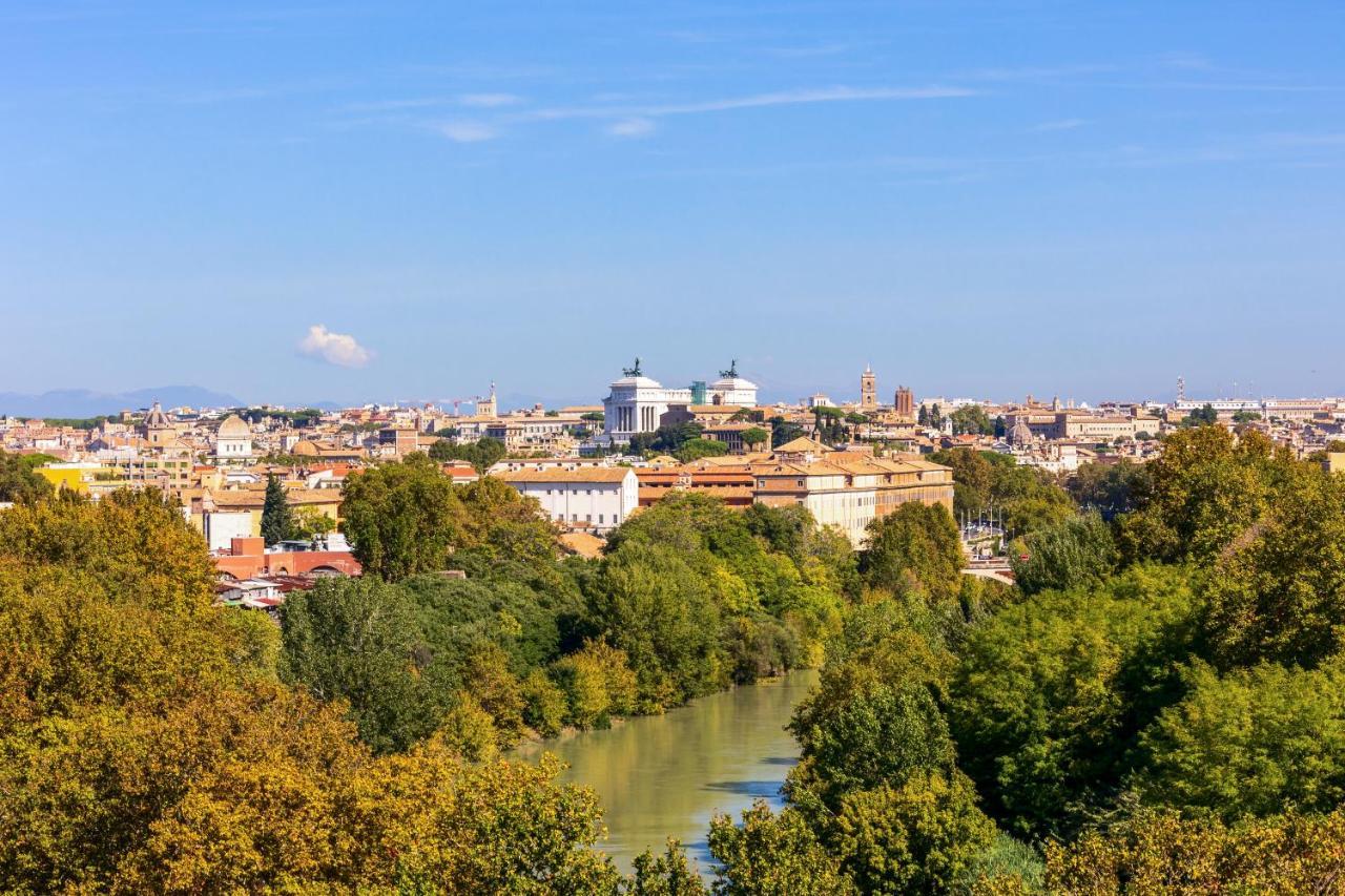Penthouse With A Panoramic Rooftop In Trastevere With Seasonally Jacuzzi 罗马 外观 照片